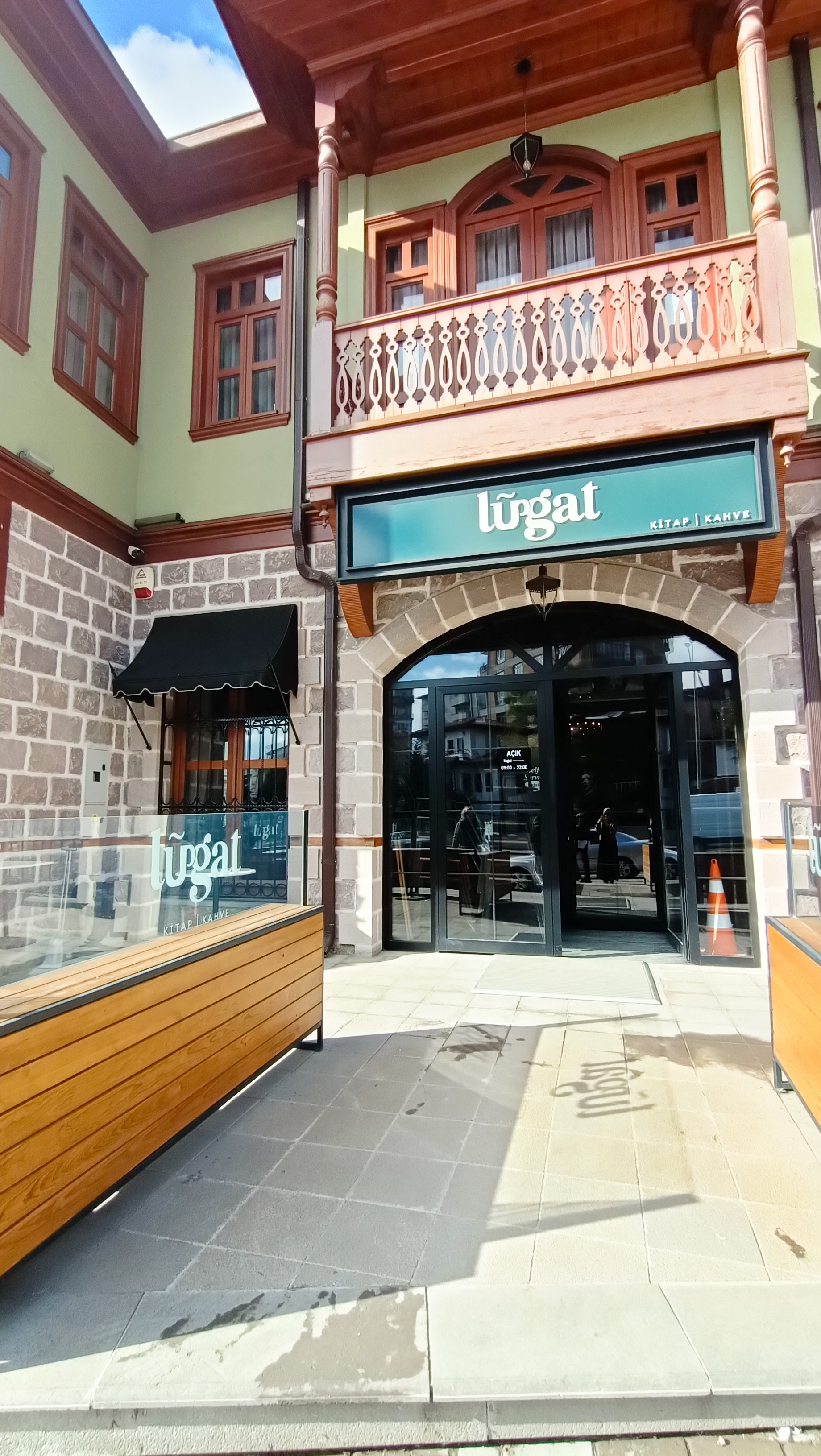 Lügat kitap kafe