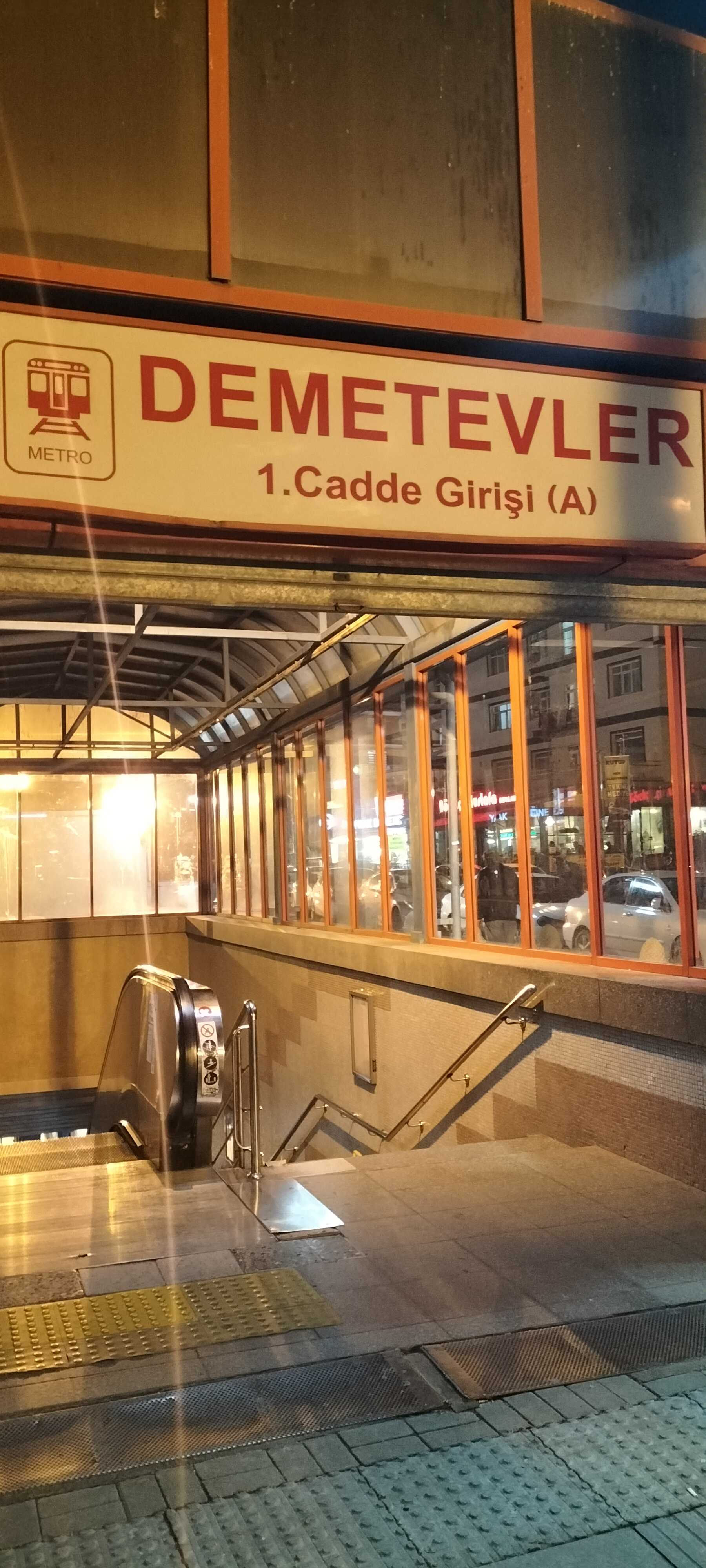 Demetevler metro istasyonu